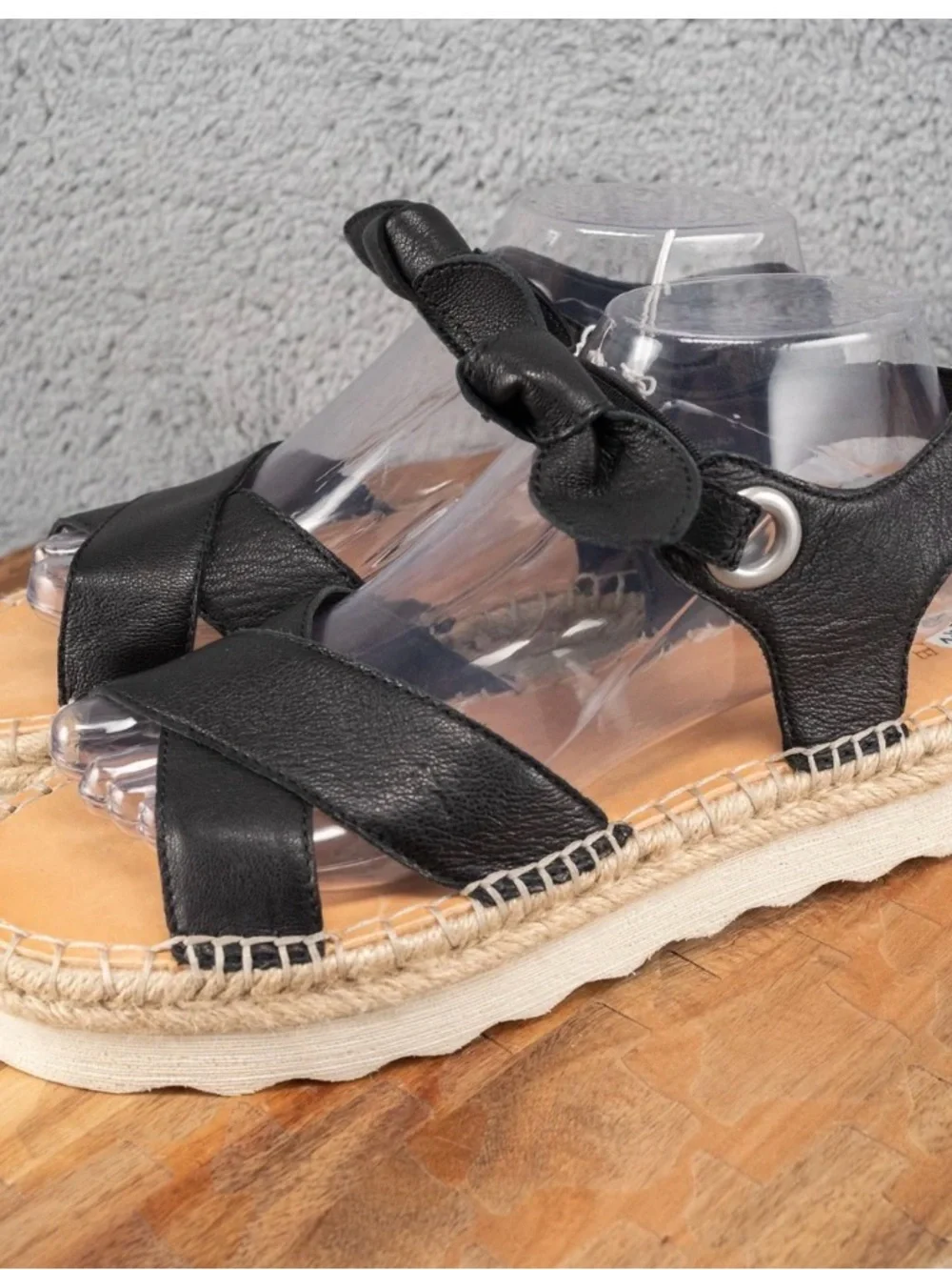 FRYE AND CO. black leather